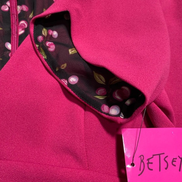 NWT Pink Betsy Johnson Dress with Scalloped Short Sleeves - Picture 4 of 6